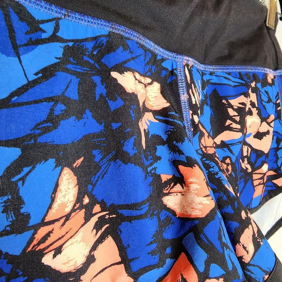Lululemon Speed Short in Paint Storm Harbor Blue Multi / Black. Size 4 - Picture 5 of 16